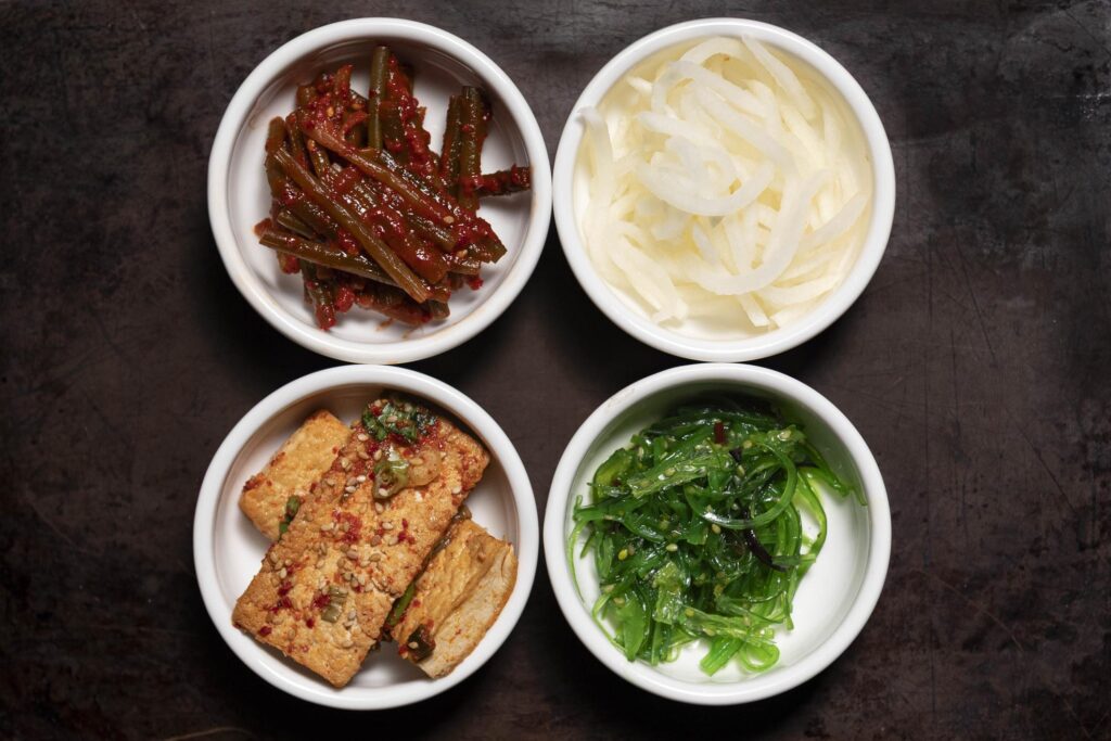 korean bbq - table setting - sidedishes (banchan)  - khorea.com