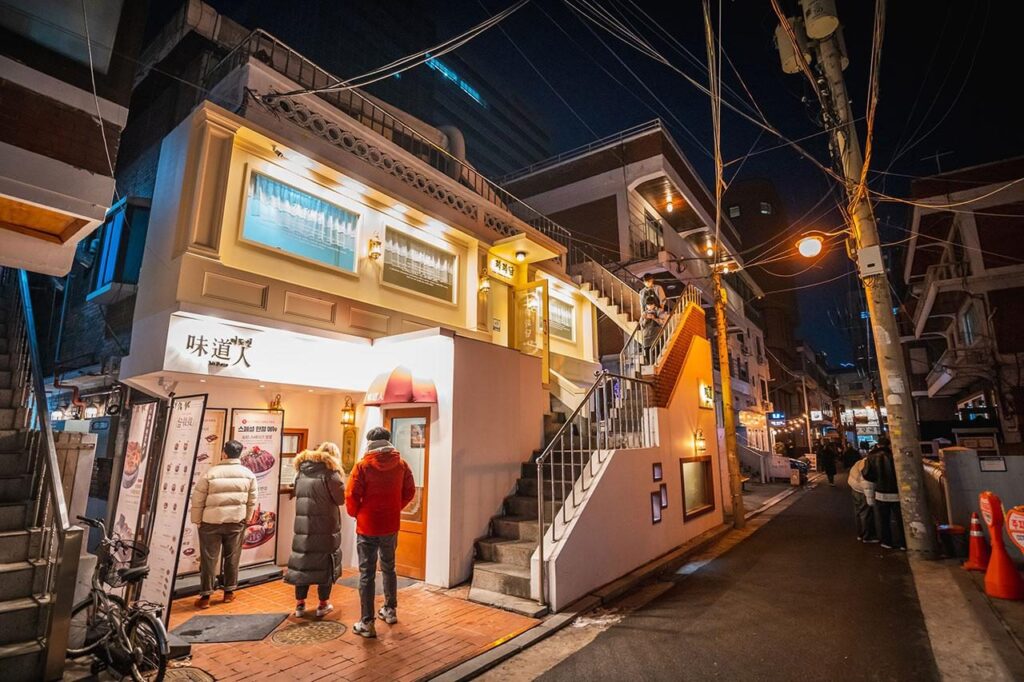 Street night view in Seongsu Seoul