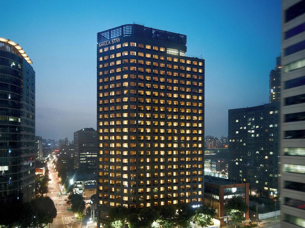 Shilla Stay Mapo exterior night view in Seoul city skyline - Khorea.com