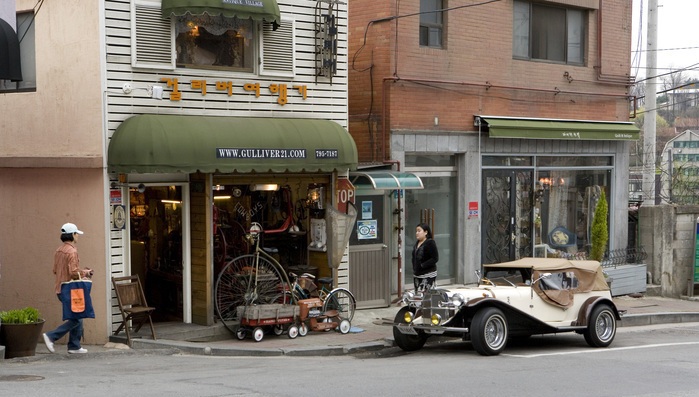 Itaewon antiques street