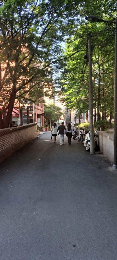 a way to Insadong from Jogyesa temple Seoul Korea