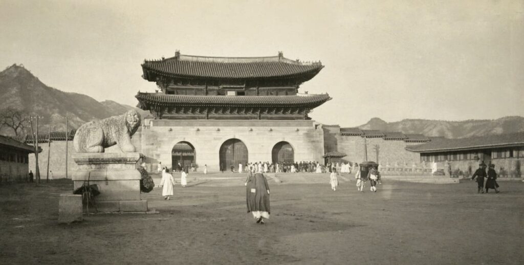 Gwanghwamun in 1906 Korea